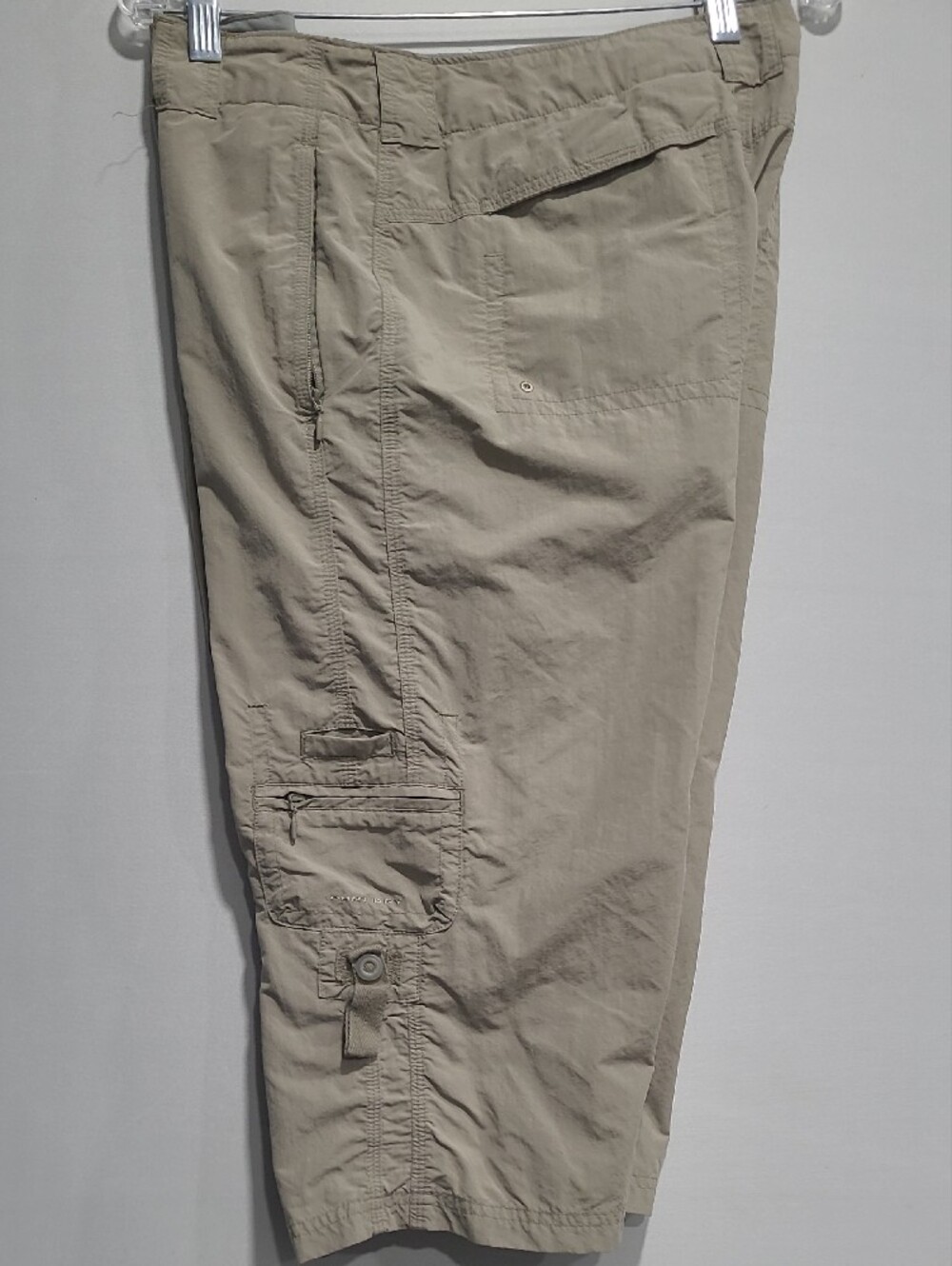 COLUMBIA Titanium Beige Cargo Capri Shorts Sz 14 OMNI DRY Zipper Pocket 36"waist - Picture 8 of 16